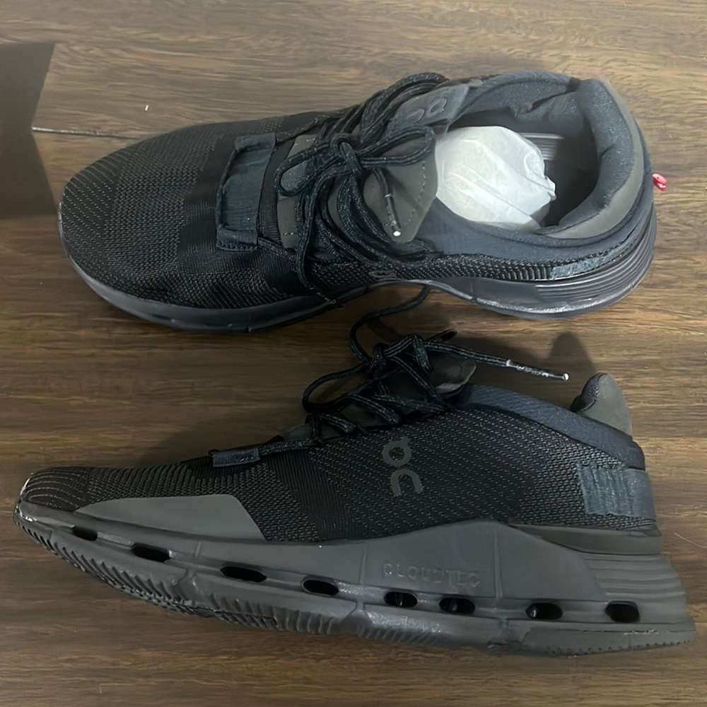 On Clouds Like New size 8 - fits like a 8.5